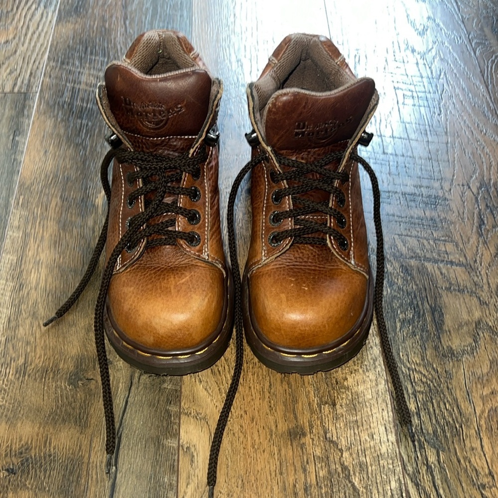 Vintage leather Dr. Marten’s/Doc Martens size 7 Authentic made in England